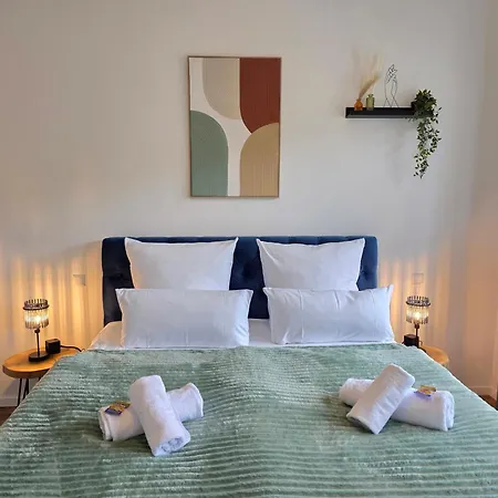 Iiii Design I Boxspring I Nespresso I Spielplatz Apartment